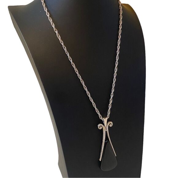 Vintage Avon Black Drop Pendant Statement Necklace on Silver Toned Rope Chain. - Picture 2 of 8